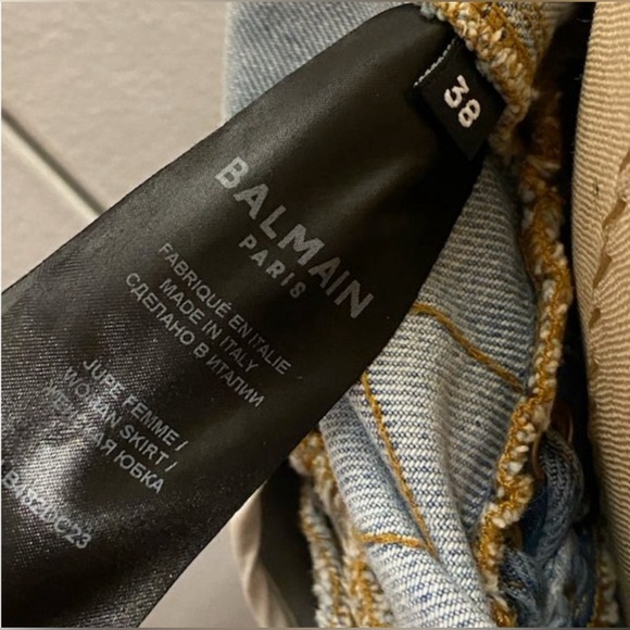 Balmain High-waist Lace-up Denim Skirt
Size 38 runway look - Picture 10 of 12